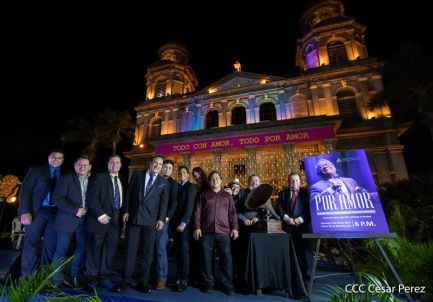 Homenaje musical a Armando Manzanero en la Plaza de la Revolución