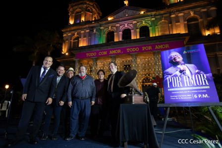 Homenaje musical a Armando Manzanero en la Plaza de la Revolución