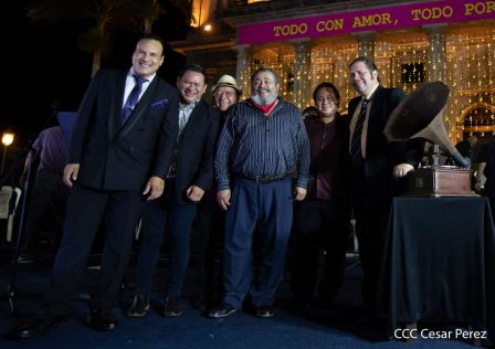 Homenaje musical a Armando Manzanero en la Plaza de la Revolución