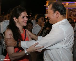 Daniel y Rosario en acto del 80 Aniversario del Tránsito a la Inmortalidad del General Augusto C. Sandino