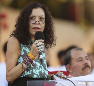 Daniel y Rosario en acto del 80 Aniversario del Tránsito a la Inmortalidad del General Augusto C. Sandino