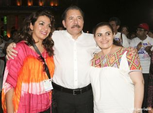 Daniel y Rosario en acto del 80 Aniversario del Tránsito a la Inmortalidad del General Augusto C. Sandino