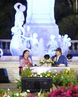Encuentro del Presidente Daniel  y la Compañera Rosario con las Familias de nuestra Nicaragua Bendita 