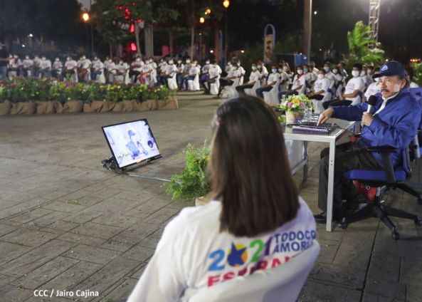 Encuentro del Presidente Daniel  y la Compañera Rosario con las Familias de nuestra Nicaragua Bendita 