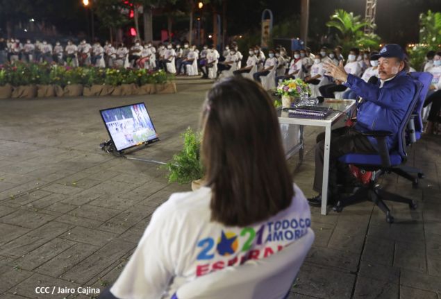 Encuentro del Presidente Daniel  y la Compañera Rosario con las Familias de nuestra Nicaragua Bendita 