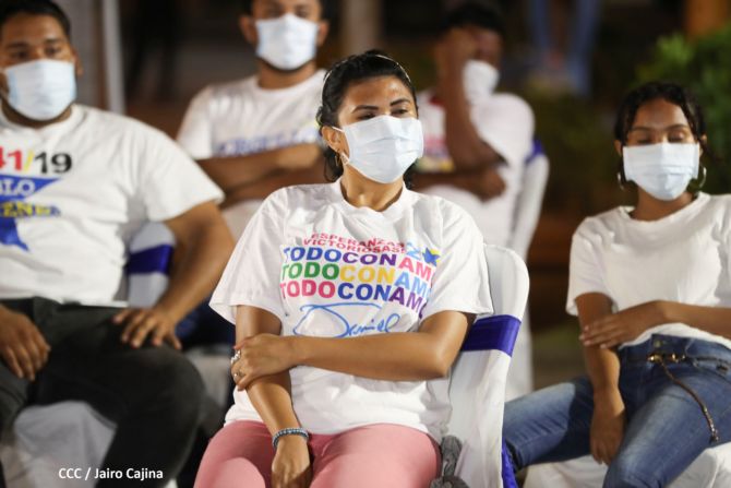 Encuentro del Presidente Daniel  y la Compañera Rosario con las Familias de nuestra Nicaragua Bendita 