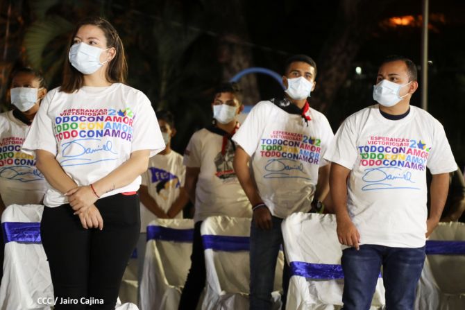 Encuentro del Presidente Daniel  y la Compañera Rosario con las Familias de nuestra Nicaragua Bendita 