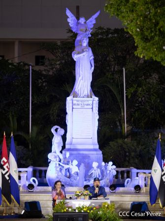 Encuentro del Presidente Daniel  y la Compañera Rosario con las Familias de nuestra Nicaragua Bendita 