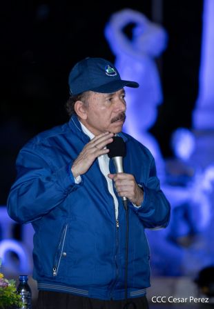 Encuentro del Presidente Daniel  y la Compañera Rosario con las Familias de nuestra Nicaragua Bendita 