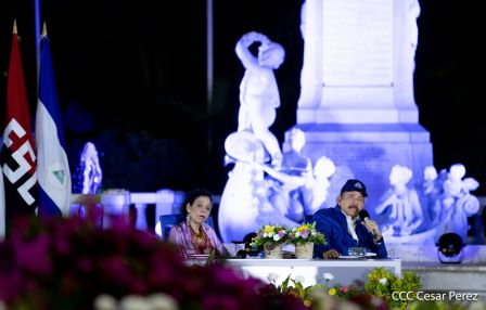 Encuentro del Presidente Daniel  y la Compañera Rosario con las Familias de nuestra Nicaragua Bendita 