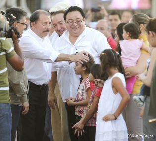 Daniel y Rosario en acto del 80 Aniversario del Tránsito a la Inmortalidad del General Augusto C. Sandino