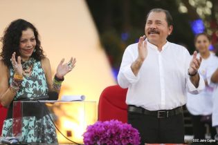 Daniel y Rosario en acto del 80 Aniversario del Tránsito a la Inmortalidad del General Augusto C. Sandino