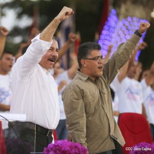Daniel y Rosario en acto del 80 Aniversario del Tránsito a la Inmortalidad del General Augusto C. Sandino