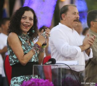 Daniel y Rosario en acto del 80 Aniversario del Tránsito a la Inmortalidad del General Augusto C. Sandino