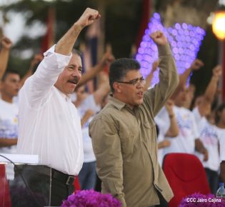 Daniel y Rosario en acto del 80 Aniversario del Tránsito a la Inmortalidad del General Augusto C. Sandino