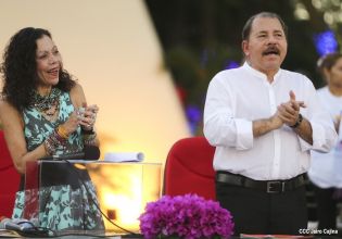 Daniel y Rosario en acto del 80 Aniversario del Tránsito a la Inmortalidad del General Augusto C. Sandino