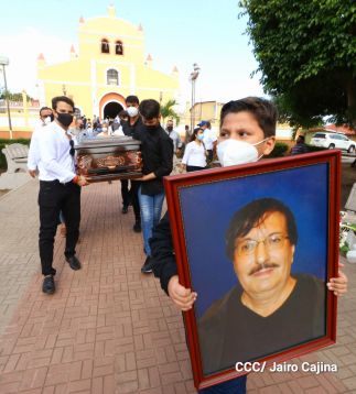 Homenaje al cronista deportivo Pepe Ruiz