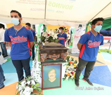 Homenaje al cronista deportivo Pepe Ruiz