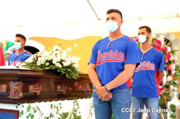 Homenaje al cronista deportivo Pepe Ruiz