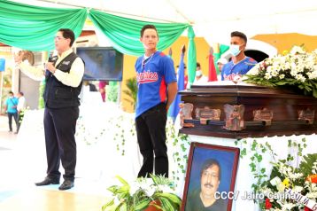 Homenaje al cronista deportivo Pepe Ruiz