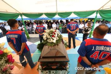 Homenaje al cronista deportivo Pepe Ruiz