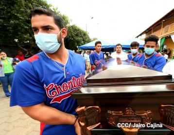 Homenaje al cronista deportivo Pepe Ruiz