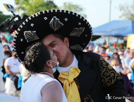 Cuatrocientas parejas se dieron el “Si… Acepto” en ocasión del Día del Amor y la Amistad