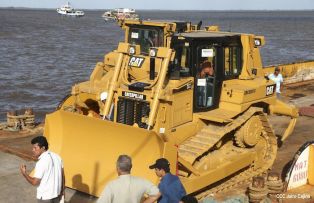 Maquinaria para construcción de carretera en Bluefields