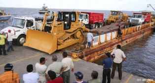 Maquinaria para construcción de carretera en Bluefields