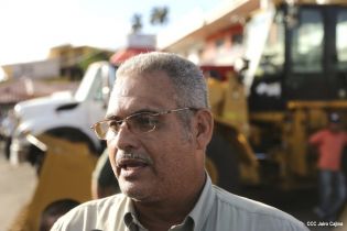 Maquinaria para construcción de carretera en Bluefields