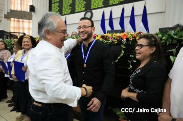Orden Rigoberto Cabezas a periodistas que han contribuido a la paz, el progreso, estabilidad y desarrollo de Nicaragua