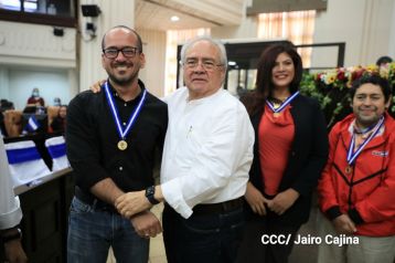 Orden Rigoberto Cabezas a periodistas que han contribuido a la paz, el progreso, estabilidad y desarrollo de Nicaragua