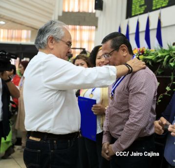 Orden Rigoberto Cabezas a periodistas que han contribuido a la paz, el progreso, estabilidad y desarrollo de Nicaragua
