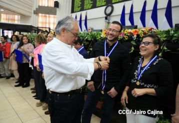 Orden Rigoberto Cabezas a periodistas que han contribuido a la paz, el progreso, estabilidad y desarrollo de Nicaragua
