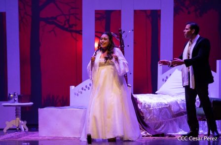 Puesta en escena de La Traviata del italiano Giuseppe Verdi 