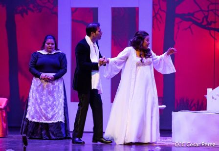 Puesta en escena de La Traviata del italiano Giuseppe Verdi 