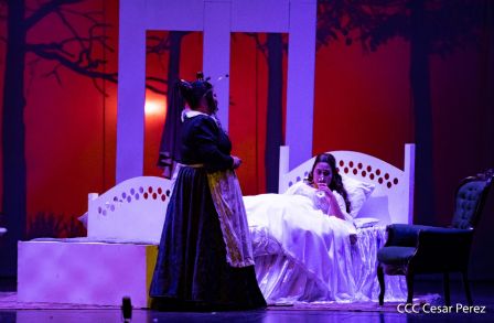 Puesta en escena de La Traviata del italiano Giuseppe Verdi 