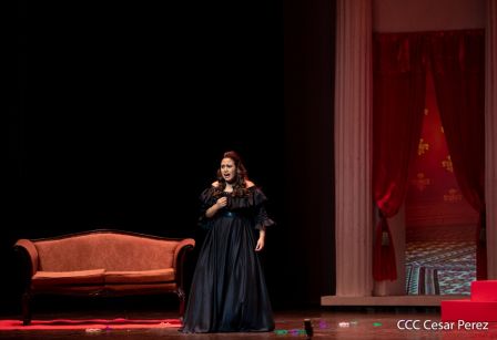 Puesta en escena de La Traviata del italiano Giuseppe Verdi 