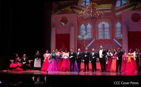 Puesta en escena de La Traviata del italiano Giuseppe Verdi 