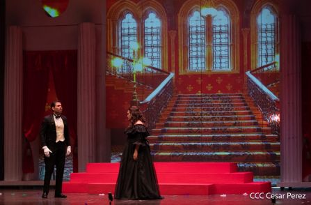 Puesta en escena de La Traviata del italiano Giuseppe Verdi 