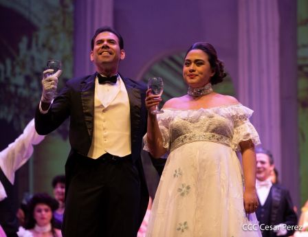 Puesta en escena de La Traviata del italiano Giuseppe Verdi 