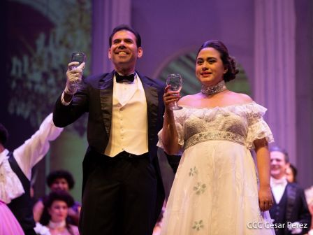 Puesta en escena de La Traviata del italiano Giuseppe Verdi 