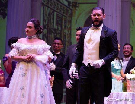 Puesta en escena de La Traviata del italiano Giuseppe Verdi 
