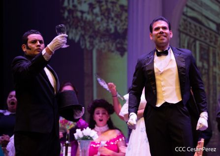 Puesta en escena de La Traviata del italiano Giuseppe Verdi 