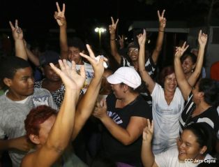 Familias de Blufields celebran victoria FSLN en la Costa Caribe