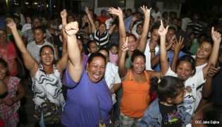 Familias de Blufields celebran victoria FSLN en la Costa Caribe