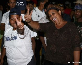 Familias de Blufields celebran victoria FSLN en la Costa Caribe