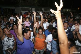 Familias de Blufields celebran victoria FSLN en la Costa Caribe
