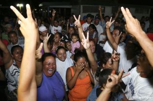 Familias de Blufields celebran victoria FSLN en la Costa Caribe
