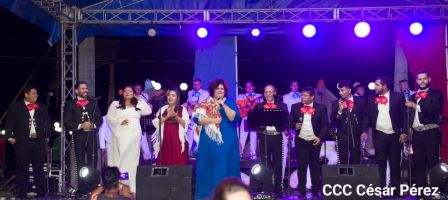 Concierto “Amor de Madre” en el Puerto Salvador Allende